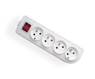 Gniazdo przedłużacza 4 gn.z uziem. i wyłącznikiem