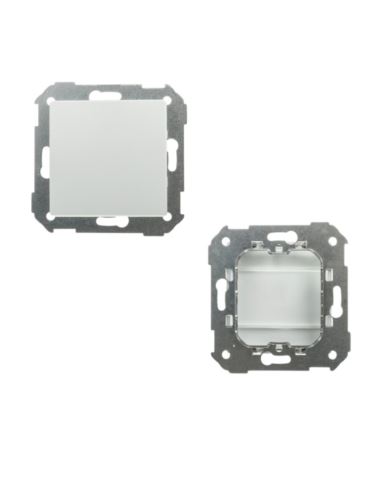 Simon 82 Zaślepka z mostkiem metalowym biała