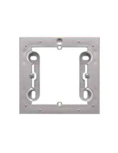 Simon54 Puszka natynkowa pojedyńcza srebrny mat